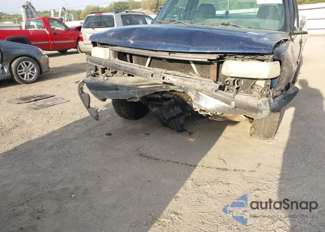 2002 Chevrolet Silverado z USA, uszkodzony, nr VIN 1GCEC14V02Z286665